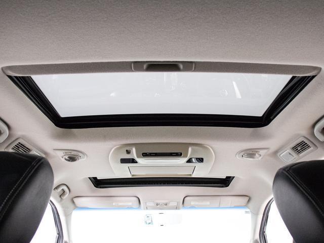 エルグランド ＶＩＰ　サンルーフ／黒本革シート／後席モニター／オートステップ／全周囲カメラ／両側電動スライドドア／パワーバックドア／シートヒーター／パワーシート／クリアランスソナー／ＡＣ１００Ｖ電源／Ｂｌｕｅｔｏｏｔｈ接続（7枚目）
