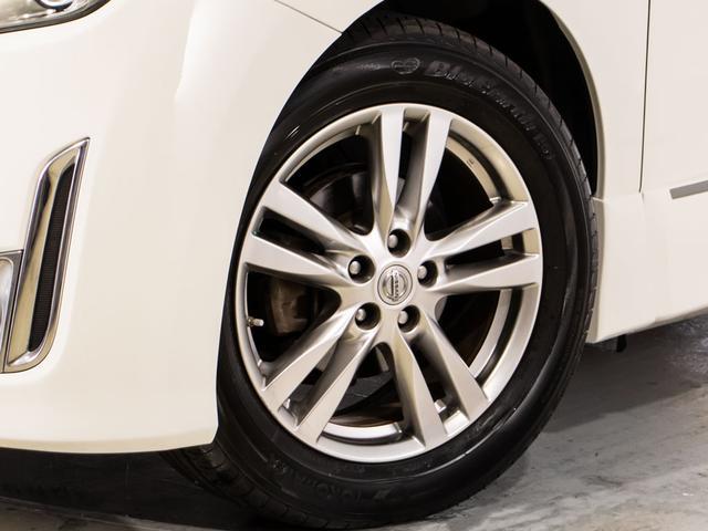 エルグランド ＶＩＰ　サンルーフ／黒本革シート／後席モニター／オートステップ／全周囲カメラ／両側電動スライドドア／パワーバックドア／シートヒーター／パワーシート／クリアランスソナー／ＡＣ１００Ｖ電源／Ｂｌｕｅｔｏｏｔｈ接続（14枚目）