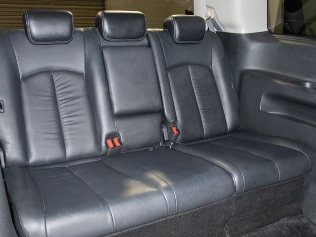 エルグランド ＶＩＰ　サンルーフ／黒本革シート／後席モニター／オートステップ／全周囲カメラ／両側電動スライドドア／パワーバックドア／シートヒーター／パワーシート／クリアランスソナー／ＡＣ１００Ｖ電源／Ｂｌｕｅｔｏｏｔｈ接続（28枚目）