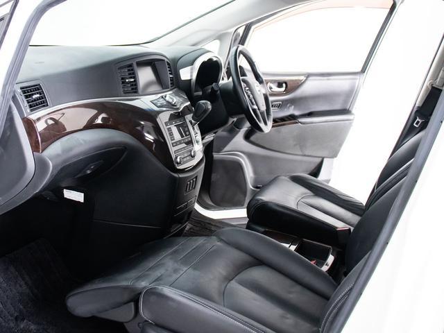 エルグランド ＶＩＰ　サンルーフ／黒本革シート／後席モニター／オートステップ／全周囲カメラ／両側電動スライドドア／パワーバックドア／シートヒーター／パワーシート／クリアランスソナー／ＡＣ１００Ｖ電源／Ｂｌｕｅｔｏｏｔｈ接続（36枚目）