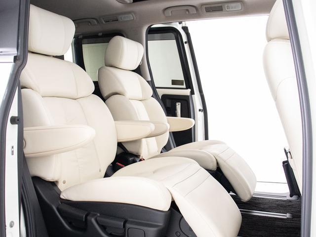 エルグランド ＶＩＰ　（点検整備記録簿１５枚）（ツインサンルーフ）白本革シート／保冷温庫／インテリジェントクルーズコントロール／エマージェンシーブレーキ／後席モニター／両側自動ドア／パワーバックドア／ＡＣ１００Ｖ電源（29枚目）