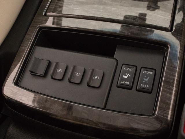 エルグランド ＶＩＰ　（点検整備記録簿１５枚）（ツインサンルーフ）白本革シート／保冷温庫／インテリジェントクルーズコントロール／エマージェンシーブレーキ／後席モニター／両側自動ドア／パワーバックドア／ＡＣ１００Ｖ電源（41枚目）