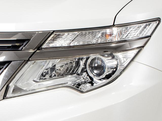 エルグランド ライダー　オーテック３０ｔｈアニバーサリー　（禁煙車）（ＡＵＴＥＣＨ特別仕様車）白ｘ黒コンビ本革シート／両側電動スライドドア／後席モニター／クルーズコントロール／バックカメラ／シートヒーター／パワーシート／ＬＥＤヘッドライト／フルセグＴＶ（16枚目）