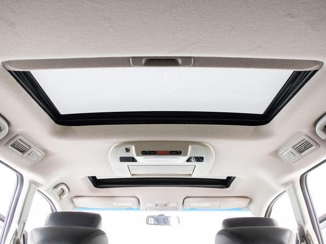 エルグランド ２５０ハイウェイスター　（禁煙車）（ツインサンルーフ）後席モニター／両側電動スライドドア／日産純正ＨＤＤナビ／ハーフレザーシート／クリアランスソナー／ＡＣ１００Ｖ電源／後席オットマン／Ｂｌｕｅｔｏｏｔｈ接続／ビルトインＥＴＣ（7枚目）