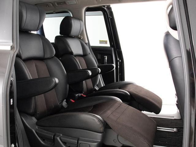 エルグランド ２５０ハイウェイスター　（禁煙車）（ツインサンルーフ）後席モニター／両側電動スライドドア／日産純正ＨＤＤナビ／ハーフレザーシート／クリアランスソナー／ＡＣ１００Ｖ電源／後席オットマン／Ｂｌｕｅｔｏｏｔｈ接続／ビルトインＥＴＣ（22枚目）