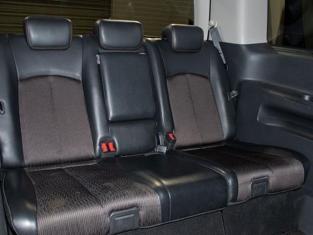 エルグランド ２５０ハイウェイスター　（禁煙車）（ツインサンルーフ）後席モニター／両側電動スライドドア／日産純正ＨＤＤナビ／ハーフレザーシート／クリアランスソナー／ＡＣ１００Ｖ電源／後席オットマン／Ｂｌｕｅｔｏｏｔｈ接続／ビルトインＥＴＣ（24枚目）
