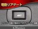 スイッチ操作でトランクリッドの自動開閉が行えます。電子キー本体のワイヤレス機能や運転席のスイッチからでもオープン操作が可能です!高級車ならではの快適装備です!!
