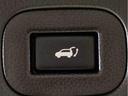 スイッチ操作でトランクリッドの自動開閉が行えます。電子キー本体のワイヤレス機能や運転席のスイッチからでもオープン操作が可能です!高級車ならではの快適装備です!!