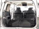 ラゲッジスペースも広々しています！サードシートの背もたれは跳ね上げ式となり、長尺物でも積み込みが楽々です。