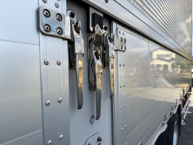 クオン 　予備車検つき（10枚目）