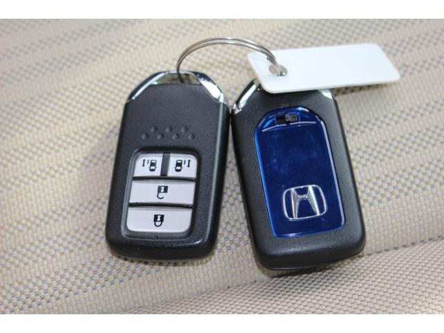 フリードハイブリッド ハイブリッド・Ｇホンダセンシング　全国対応２年保証付　車検整備付　衝突軽減ブレーキ　ナビ　ＴＶ　バックモニター　両側パワースライドドア　ＥＴＣ　Ｂｌｕｅｔｏｏｔｈ接続　３列シート　アイドリングストップ　横滑り防止付　ＬＥＤヘッドライト（8枚目）