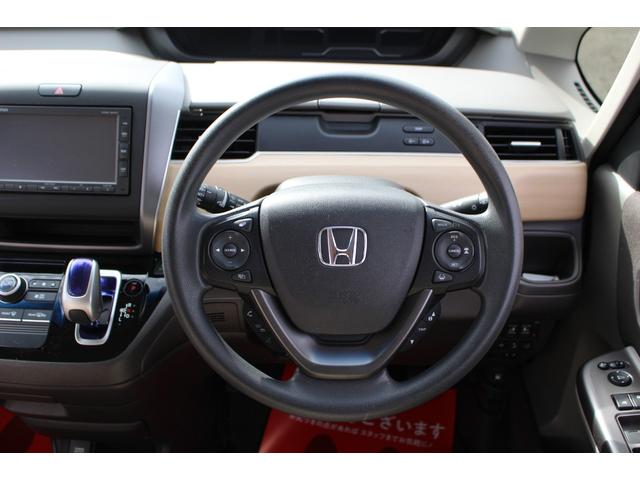 フリードハイブリッド ハイブリッド・Ｇホンダセンシング　全国対応２年保証付　車検整備付　衝突軽減ブレーキ　ナビ　ＴＶ　バックモニター　両側パワースライドドア　ＥＴＣ　Ｂｌｕｅｔｏｏｔｈ接続　３列シート　アイドリングストップ　横滑り防止付　ＬＥＤヘッドライト（9枚目）