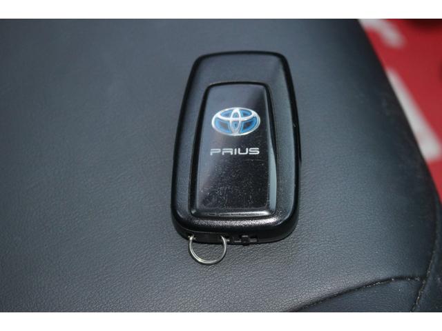プリウス Ａツーリングセレクション　車検整備付　衝突軽減ブレーキ　ナビ　ＴＶ　バックモニター　エアロパーツ　Ｂｌｕｅｔｏｏｔｈ　社外アルミホイール　シートヒーター　レザーシート　コーナーセンサー　ヘッドアップディスプレイ（9枚目）