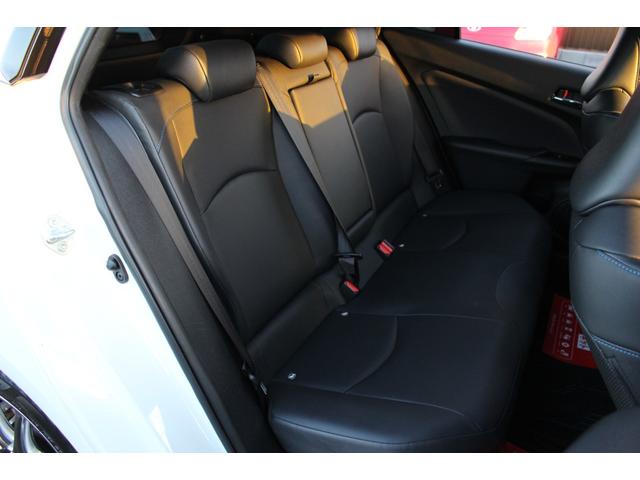 プリウス Ａツーリングセレクション　車検整備付　衝突軽減ブレーキ　ナビ　ＴＶ　バックモニター　エアロパーツ　Ｂｌｕｅｔｏｏｔｈ　社外アルミホイール　シートヒーター　レザーシート　コーナーセンサー　ヘッドアップディスプレイ（14枚目）