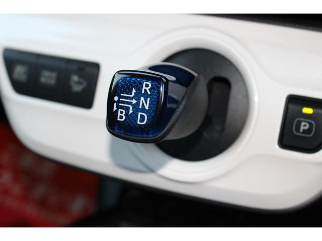 プリウス Ａツーリングセレクション　車検整備付　衝突軽減ブレーキ　ナビ　ＴＶ　バックモニター　エアロパーツ　Ｂｌｕｅｔｏｏｔｈ　社外アルミホイール　シートヒーター　レザーシート　コーナーセンサー　ヘッドアップディスプレイ（32枚目）