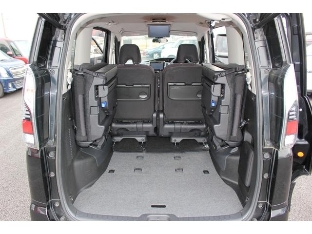 セレナ ｅ－パワー　ハイウェイスターＶ　車検整備付　衝突軽減ブレーキ　フリップダウンモニター　ナビ　ＴＶ　バックモニター　アラウンドビューモニター　両側パワースライドドア　ＬＥＤヘッドライト　Ｂｌｕｅｔｏｏｔｈ接続　純正アルミホイール（15枚目）