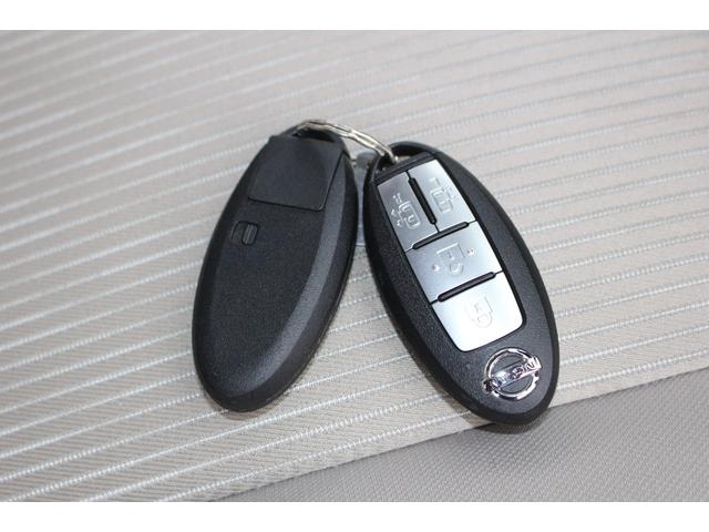 セレナ ハイウェイスターＶ　車検整備付　衝突軽減ブレーキ　ナビＴＶ　バックモニター　アラウンドビューモニター　両側パワースライドドア　２トーンカラー　純正アルミホイール　ＥＴＣ　Ｂｌｕｅｔｏｏｔｈ接続　アイドリングストップ（11枚目）