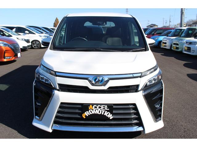 ヴォクシー ハイブリッドＺＳ　車検整備付　衝突軽減ブレーキ　フリップダウンモニター　ナビＴＶバックモニター　両側パワースライドドアＥＴＣ　Ｂｌｕｅｔｏｏｔｈ　純正アルミホイール　シートヒーター　オートハイビーム　クルーズコントール（17枚目）