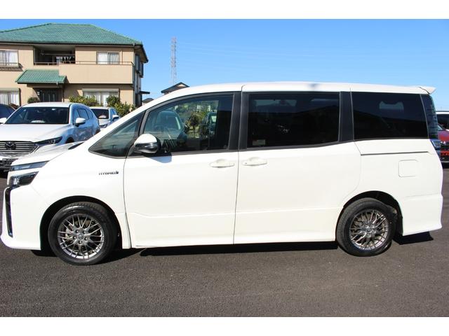 ヴォクシー ハイブリッドＺＳ　車検整備付　衝突軽減ブレーキ　フリップダウンモニター　ナビＴＶバックモニター　両側パワースライドドアＥＴＣ　Ｂｌｕｅｔｏｏｔｈ　純正アルミホイール　シートヒーター　オートハイビーム　クルーズコントール（18枚目）