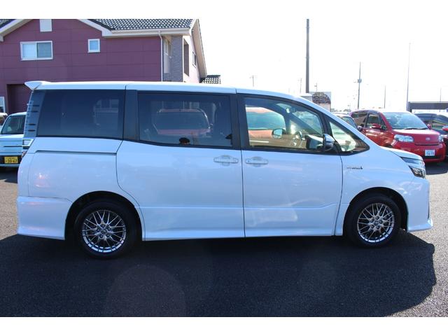 ヴォクシー ハイブリッドＺＳ　車検整備付　衝突軽減ブレーキ　フリップダウンモニター　ナビＴＶバックモニター　両側パワースライドドアＥＴＣ　Ｂｌｕｅｔｏｏｔｈ　純正アルミホイール　シートヒーター　オートハイビーム　クルーズコントール（19枚目）