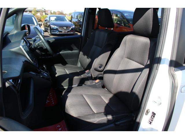 ヴォクシー ハイブリッドＺＳ　車検整備付　衝突軽減ブレーキ　フリップダウンモニター　ナビＴＶバックモニター　両側パワースライドドアＥＴＣ　Ｂｌｕｅｔｏｏｔｈ　純正アルミホイール　シートヒーター　オートハイビーム　クルーズコントール（23枚目）