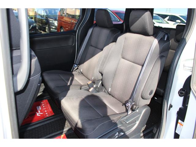 ヴォクシー ハイブリッドＺＳ　車検整備付　衝突軽減ブレーキ　フリップダウンモニター　ナビＴＶバックモニター　両側パワースライドドアＥＴＣ　Ｂｌｕｅｔｏｏｔｈ　純正アルミホイール　シートヒーター　オートハイビーム　クルーズコントール（24枚目）