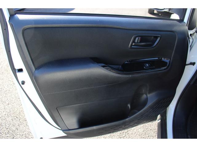 ヴォクシー ハイブリッドＺＳ　車検整備付　衝突軽減ブレーキ　フリップダウンモニター　ナビＴＶバックモニター　両側パワースライドドアＥＴＣ　Ｂｌｕｅｔｏｏｔｈ　純正アルミホイール　シートヒーター　オートハイビーム　クルーズコントール（29枚目）