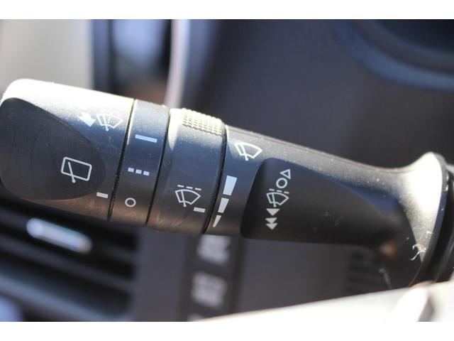 ヴォクシー ハイブリッドＺＳ　車検整備付　衝突軽減ブレーキ　フリップダウンモニター　ナビＴＶバックモニター　両側パワースライドドアＥＴＣ　Ｂｌｕｅｔｏｏｔｈ　純正アルミホイール　シートヒーター　オートハイビーム　クルーズコントール（68枚目）