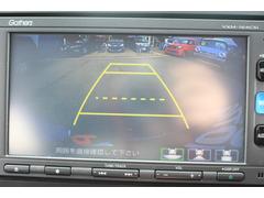 バックするとき自動でリアの様子が映る「バックモニター」付き！ナビ画面で確認しながら駐車できるのは安心ですね♪ 4