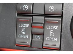 両側電動スライドドア装備！運転席よりボタン一つで開閉可能でございます。 6