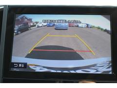バックカメラも付いています。駐車の時に便利なのはもちろんの事、後方死角にいる子供たちに気が付くことができるので安心安全ですね 4