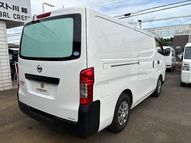 ＮＶ３５０キャラバンバン 　冷蔵冷凍車　クーリングバン　５〜２０度設定　オートマ車　バックカメラ　両側スライドドア　サーモキング製冷凍機　普通免許　オートマ限定ＯＫ　ナビ　バックカメラ　３人乗り　１．２５ｔ積み　キーレス（6枚目）
