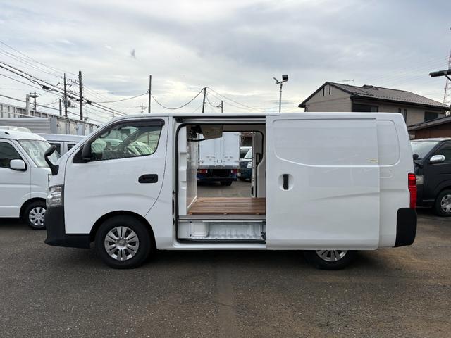 ＮＶ３５０キャラバンバン 　冷蔵冷凍車　クーリングバン　５〜２０度設定　オートマ車　バックカメラ　両側スライドドア　サーモキング製冷凍機　普通免許　オートマ限定ＯＫ　ナビ　バックカメラ　３人乗り　１．２５ｔ積み　キーレス（10枚目）