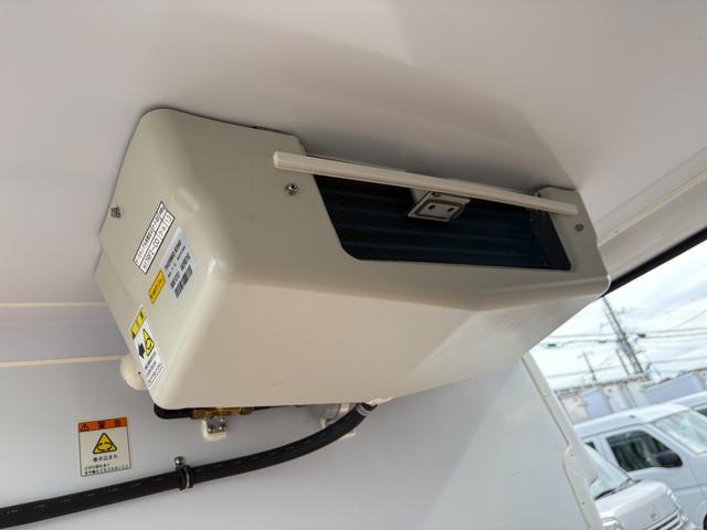 ＮＶ３５０キャラバンバン 　冷蔵冷凍車　クーリングバン　５〜２０度設定　オートマ車　バックカメラ　両側スライドドア　サーモキング製冷凍機　普通免許　オートマ限定ＯＫ　ナビ　バックカメラ　３人乗り　１．２５ｔ積み　キーレス（11枚目）