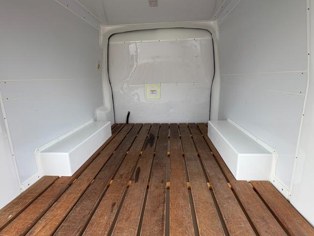 ＮＶ３５０キャラバンバン 　冷蔵冷凍車　クーリングバン　５〜２０度設定　オートマ車　バックカメラ　両側スライドドア　サーモキング製冷凍機　普通免許　オートマ限定ＯＫ　ナビ　バックカメラ　３人乗り　１．２５ｔ積み　キーレス（13枚目）