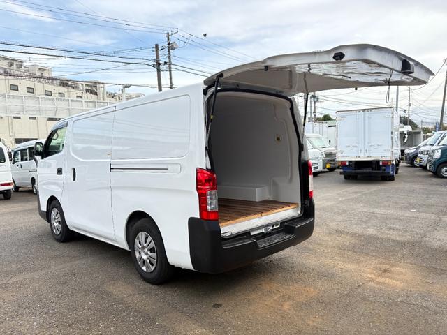 ＮＶ３５０キャラバンバン 　冷蔵冷凍車　クーリングバン　５〜２０度設定　オートマ車　バックカメラ　両側スライドドア　サーモキング製冷凍機　普通免許　オートマ限定ＯＫ　ナビ　バックカメラ　３人乗り　１．２５ｔ積み　キーレス（17枚目）
