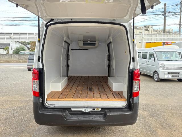 ＮＶ３５０キャラバンバン 　冷蔵冷凍車　クーリングバン　５〜２０度設定　オートマ車　バックカメラ　両側スライドドア　サーモキング製冷凍機　普通免許　オートマ限定ＯＫ　ナビ　バックカメラ　３人乗り　１．２５ｔ積み　キーレス（18枚目）