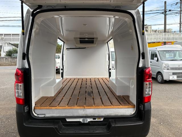 ＮＶ３５０キャラバンバン 　冷蔵冷凍車　クーリングバン　５〜２０度設定　オートマ車　バックカメラ　両側スライドドア　サーモキング製冷凍機　普通免許　オートマ限定ＯＫ　ナビ　バックカメラ　３人乗り　１．２５ｔ積み　キーレス（19枚目）