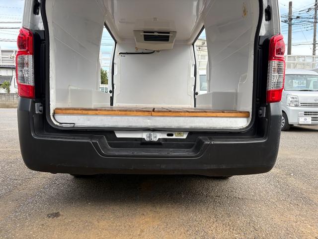 ＮＶ３５０キャラバンバン 　冷蔵冷凍車　クーリングバン　５〜２０度設定　オートマ車　バックカメラ　両側スライドドア　サーモキング製冷凍機　普通免許　オートマ限定ＯＫ　ナビ　バックカメラ　３人乗り　１．２５ｔ積み　キーレス（20枚目）