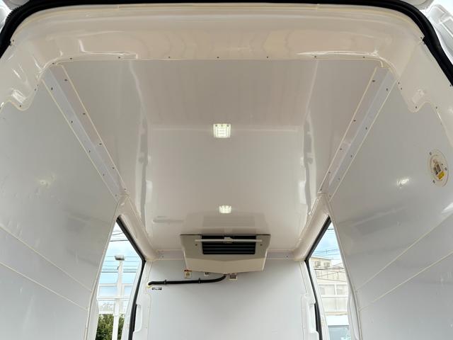 ＮＶ３５０キャラバンバン 　冷蔵冷凍車　クーリングバン　５〜２０度設定　オートマ車　バックカメラ　両側スライドドア　サーモキング製冷凍機　普通免許　オートマ限定ＯＫ　ナビ　バックカメラ　３人乗り　１．２５ｔ積み　キーレス（22枚目）