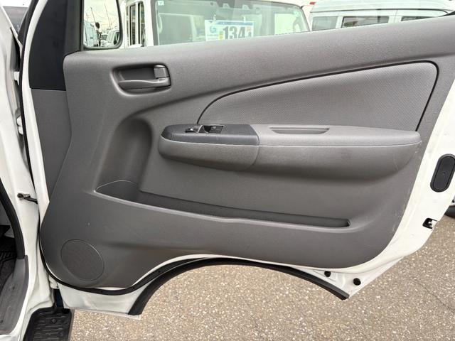 ＮＶ３５０キャラバンバン 　冷蔵冷凍車　クーリングバン　５〜２０度設定　オートマ車　バックカメラ　両側スライドドア　サーモキング製冷凍機　普通免許　オートマ限定ＯＫ　ナビ　バックカメラ　３人乗り　１．２５ｔ積み　キーレス（24枚目）