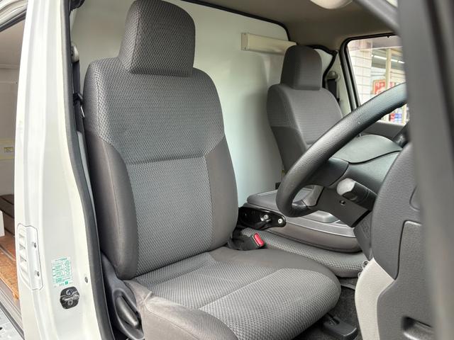 ＮＶ３５０キャラバンバン 　冷蔵冷凍車　クーリングバン　５〜２０度設定　オートマ車　バックカメラ　両側スライドドア　サーモキング製冷凍機　普通免許　オートマ限定ＯＫ　ナビ　バックカメラ　３人乗り　１．２５ｔ積み　キーレス（36枚目）