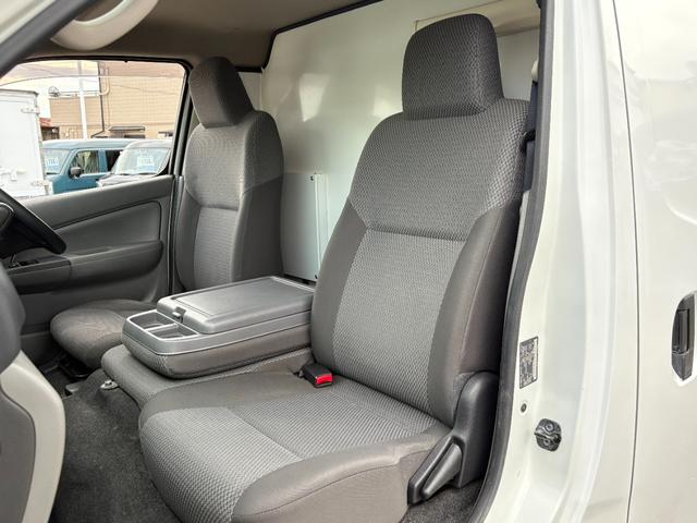 ＮＶ３５０キャラバンバン 　冷蔵冷凍車　クーリングバン　５〜２０度設定　オートマ車　バックカメラ　両側スライドドア　サーモキング製冷凍機　普通免許　オートマ限定ＯＫ　ナビ　バックカメラ　３人乗り　１．２５ｔ積み　キーレス（37枚目）