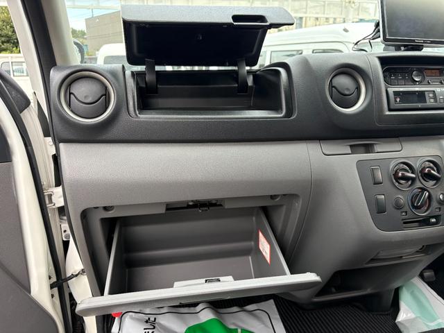 ＮＶ３５０キャラバンバン 　冷蔵冷凍車　クーリングバン　５〜２０度設定　オートマ車　バックカメラ　両側スライドドア　サーモキング製冷凍機　普通免許　オートマ限定ＯＫ　ナビ　バックカメラ　３人乗り　１．２５ｔ積み　キーレス（40枚目）