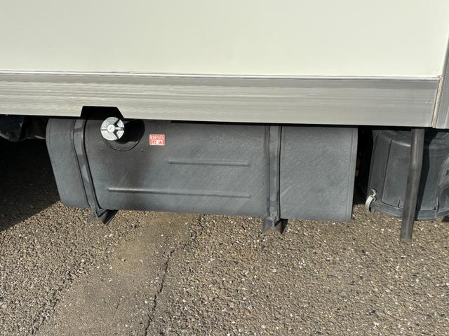 ダイナトラック 冷蔵冷凍車 中温-7℃〜35℃設定 デンソー製冷凍機 車体全高197cm小型サイズ1.35t積み ディーゼルターボ オートマ車 車両総重量3735kg サイドドア 格納ミラー バックカメラ キーレス(8枚目)