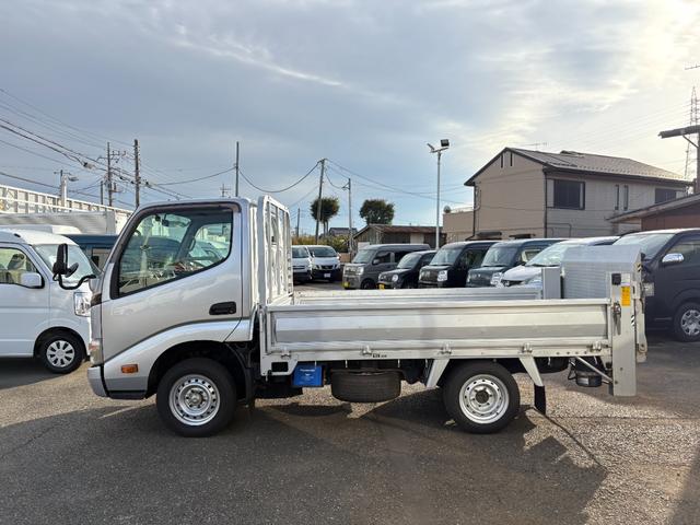 トヨエース シングルジャストロー　パワーリフト　　リフト６００Ｋｇ積み　オートマ　１ｔ積み　３人乗り　エアコン　パワステ　パワーウインドウ　ＡＢＳ　運転席・助手席エアバック（6枚目）