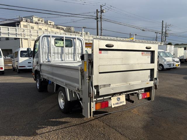 トヨエース シングルジャストロー　パワーリフト　　リフト６００Ｋｇ積み　オートマ　１ｔ積み　３人乗り　エアコン　パワステ　パワーウインドウ　ＡＢＳ　運転席・助手席エアバック（8枚目）