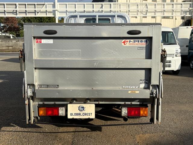 トヨエース シングルジャストロー　パワーリフト　　リフト６００Ｋｇ積み　オートマ　１ｔ積み　３人乗り　エアコン　パワステ　パワーウインドウ　ＡＢＳ　運転席・助手席エアバック（10枚目）
