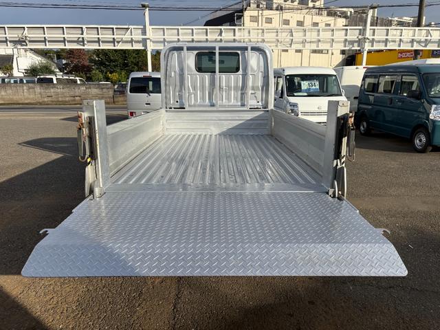 トヨエース シングルジャストロー　パワーリフト　　リフト６００Ｋｇ積み　オートマ　１ｔ積み　３人乗り　エアコン　パワステ　パワーウインドウ　ＡＢＳ　運転席・助手席エアバック（12枚目）