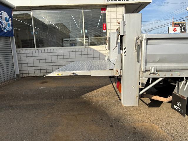 トヨエース シングルジャストロー　パワーリフト　　リフト６００Ｋｇ積み　オートマ　１ｔ積み　３人乗り　エアコン　パワステ　パワーウインドウ　ＡＢＳ　運転席・助手席エアバック（13枚目）
